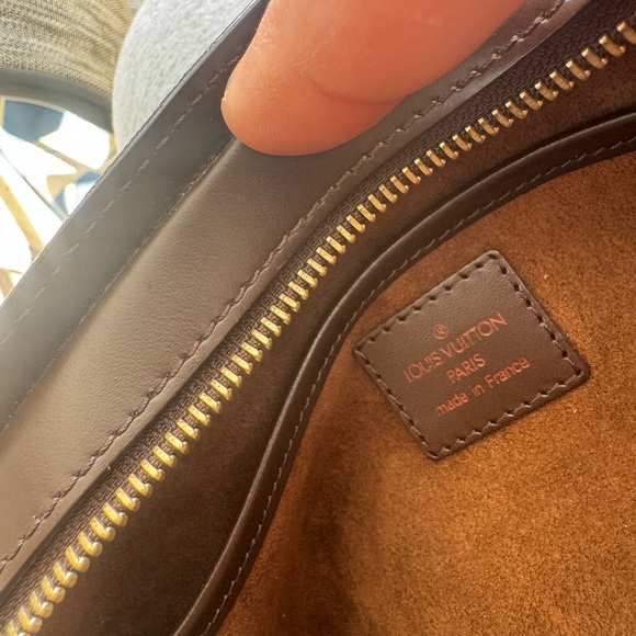 LOUIS VUITTON
Damier Ebene Pochette Saint Louis Clutch - Picture 9 of 12